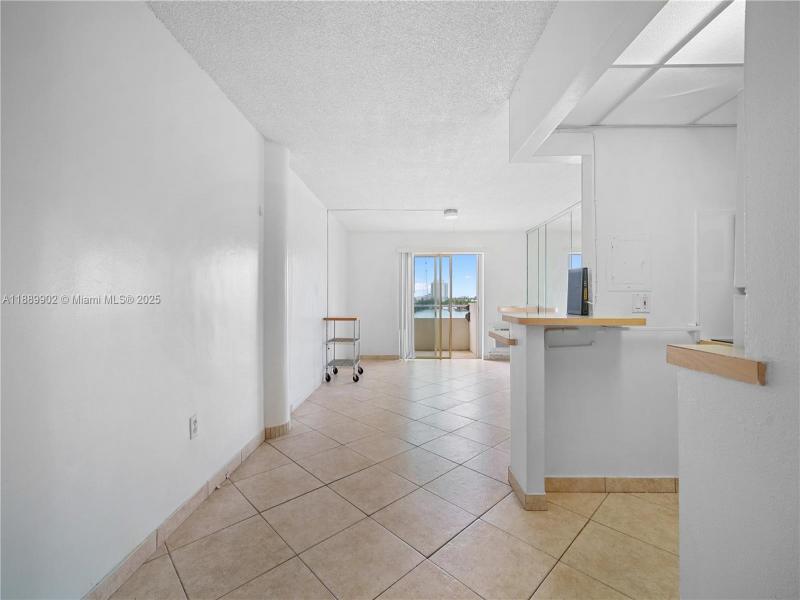 Bayshore Yacht Tennis Club Apt #405