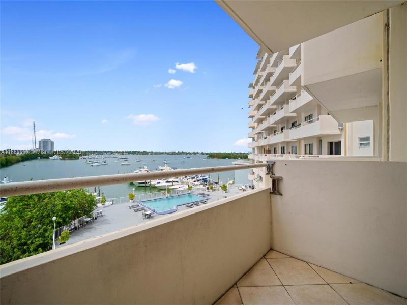 Comprar apartamento en Bayshore Yacht Tennis Club 405