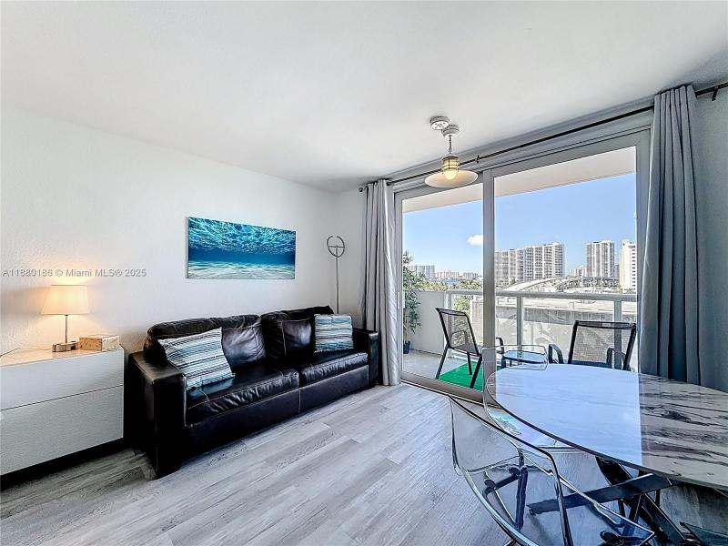Condo for sale at Aventura Beach Club 636