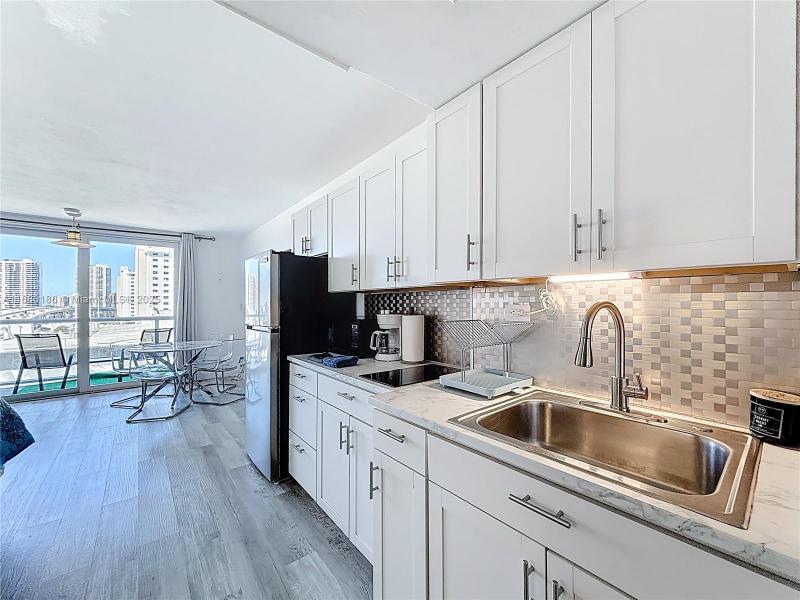 Condo for sale at Aventura Beach Club 636