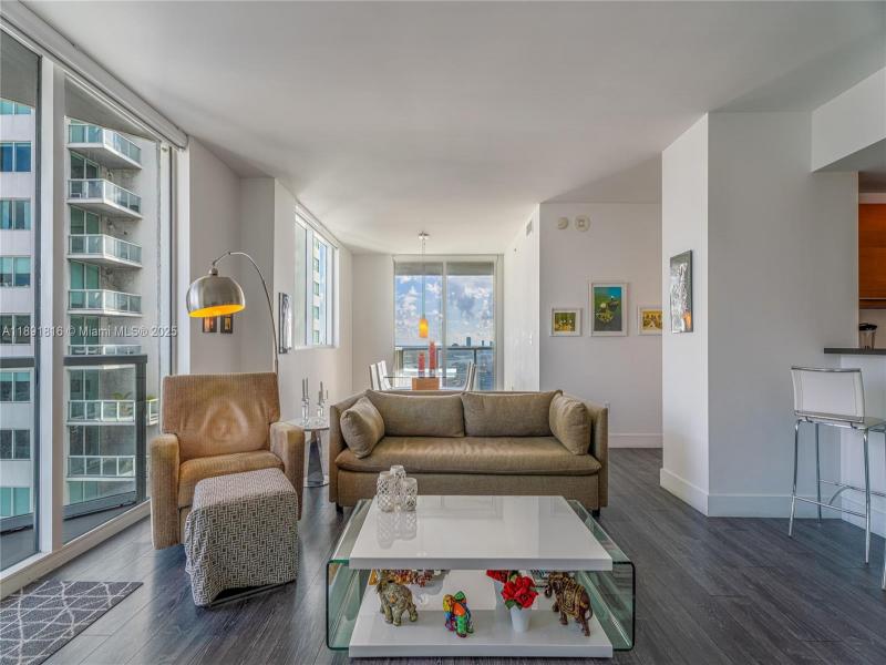 Condo for sale at Vizcayne South Tower 3203