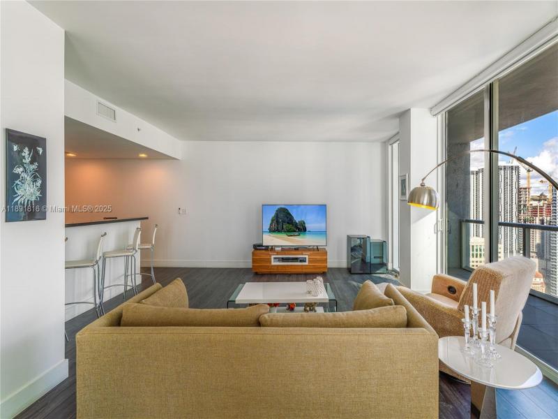 Condo for sale at Vizcayne South Tower 3203