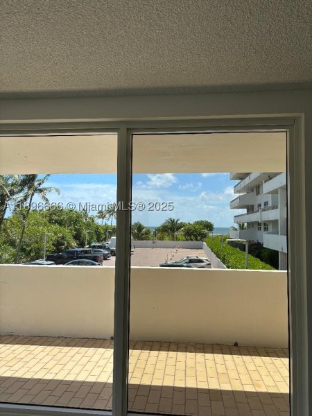 Comprar apartamento en Commodore Club East 208