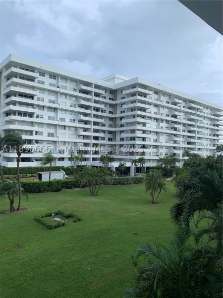 Commodore Club East Apt #208