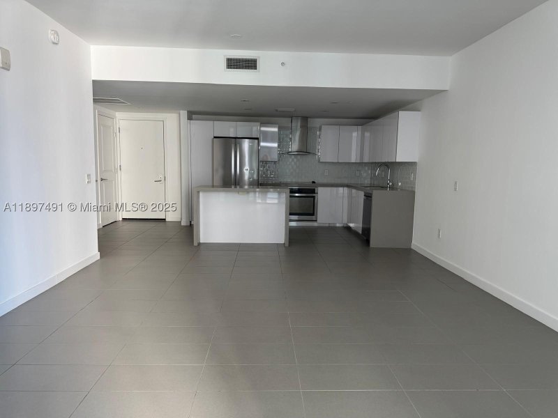 Canvas Apt #2217