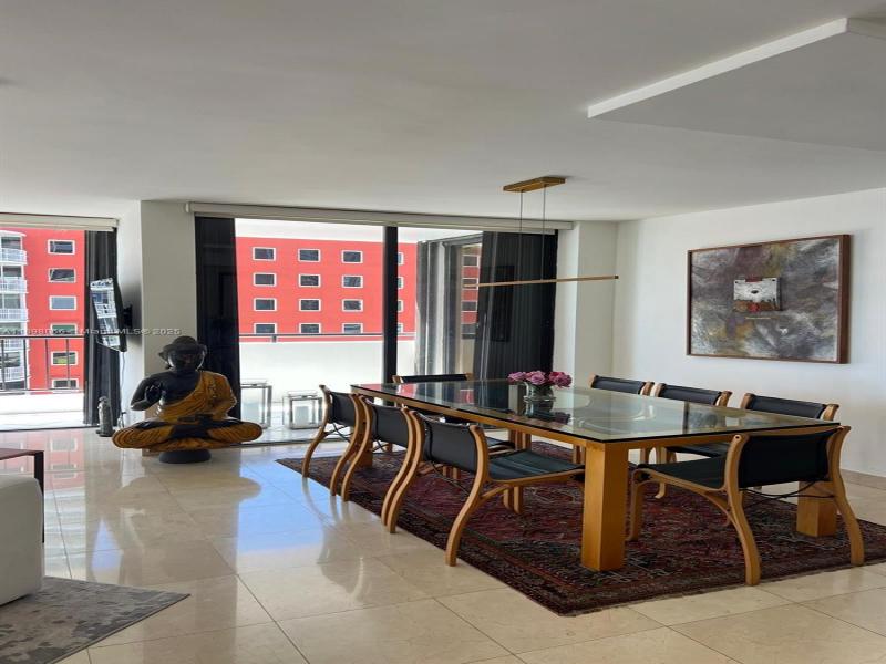 Condo for sale at Villa Regina 2005