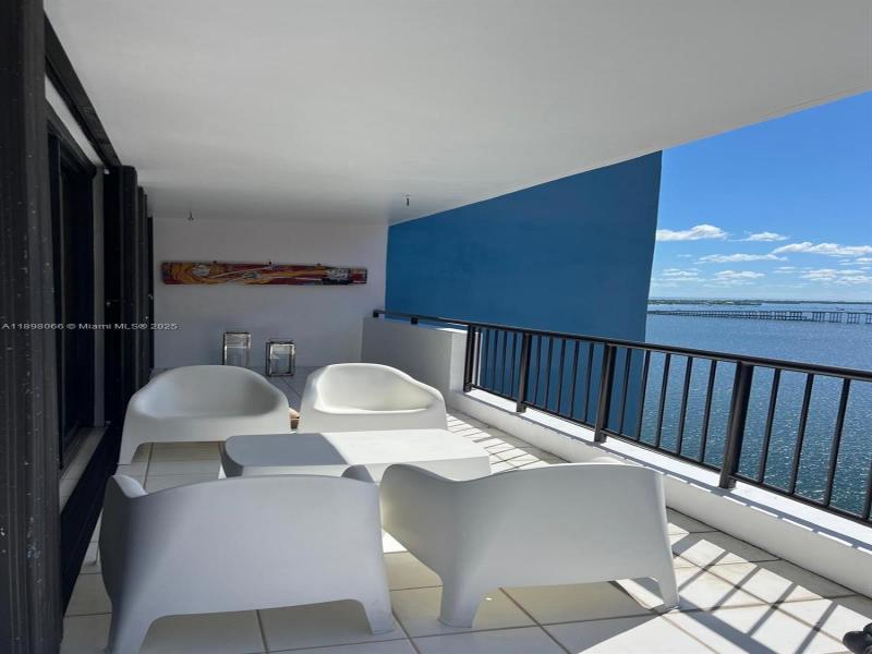 Condo for sale at Villa Regina 2005