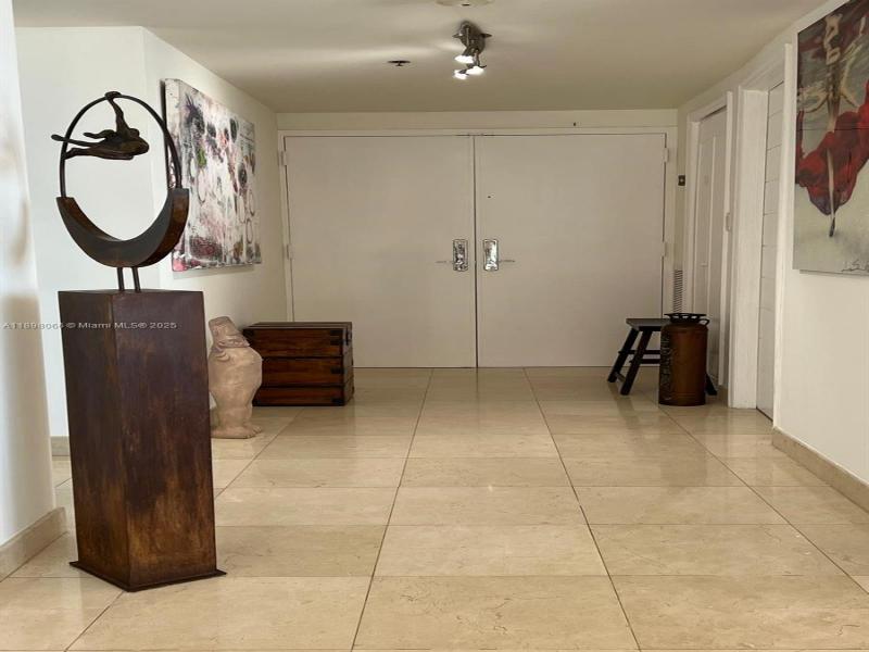 Condo for sale at Villa Regina 2005