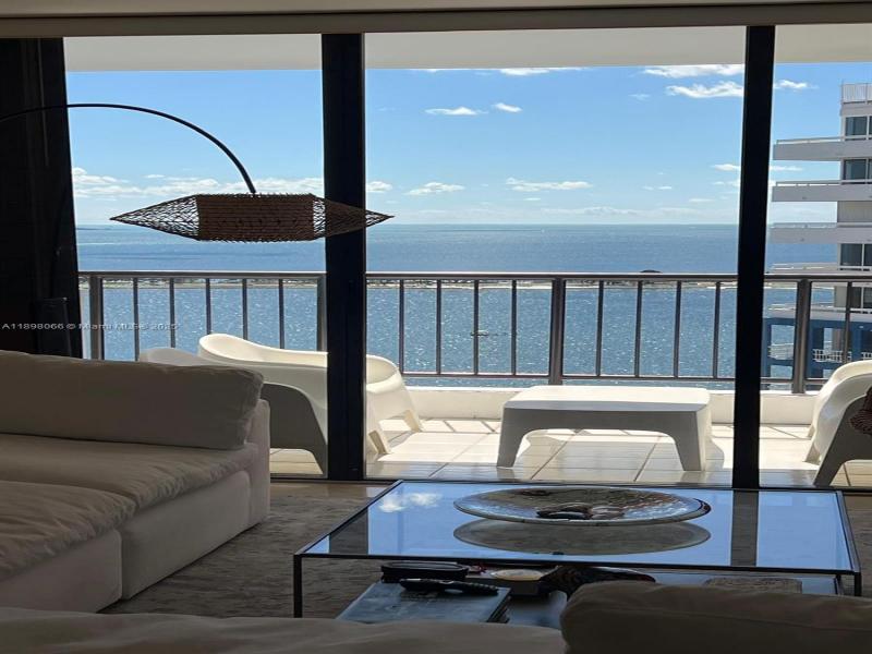 Condo for sale at Villa Regina 2005