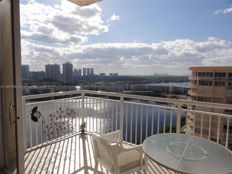Comprar apartamento en Del Prado South Tower PH03