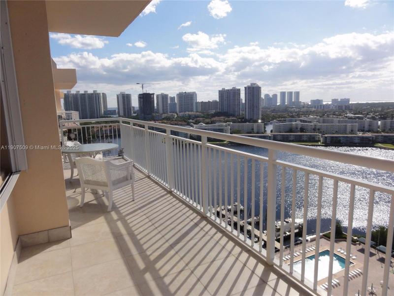 Comprar apartamento en Del Prado South Tower PH03