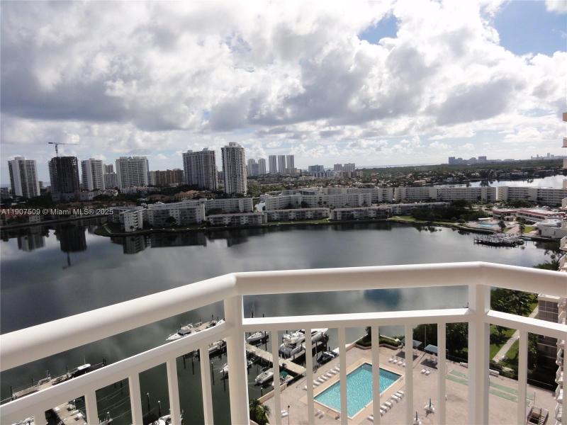 Comprar apartamento en Del Prado South Tower PH03