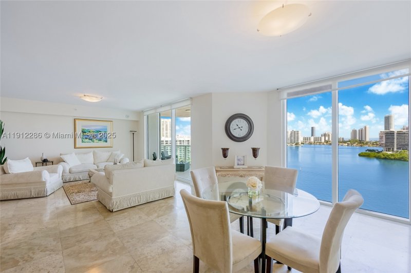 Condo for sale at Peninsula II 1607