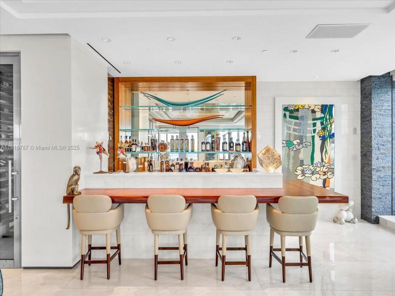Comprar apartamento en Grand Bay Tower PH-1AN