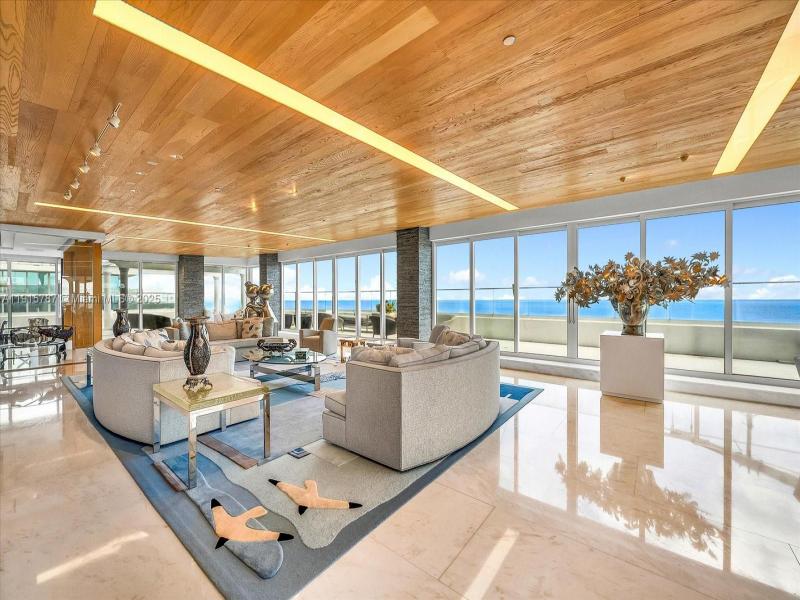 Comprar apartamento en Grand Bay Tower PH-1AN