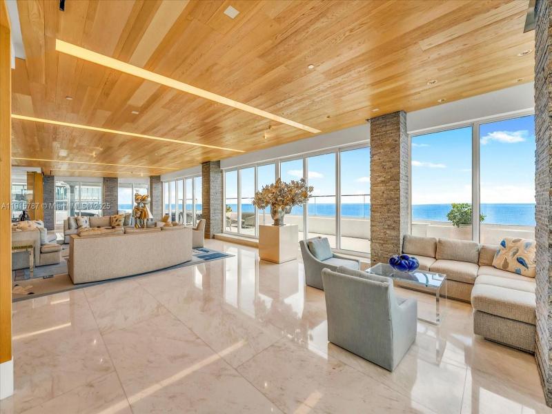 Comprar apartamento en Grand Bay Tower PH-1AN