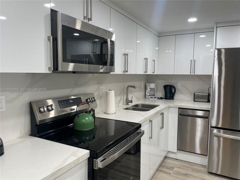 Apartment for rent at Parker Plaza Estates 805