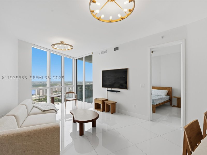 Apartment for rent at Trump Royale 5508