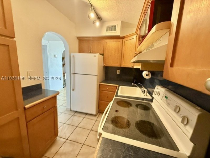 Alquiler de apartamento en Triton Towers 1114