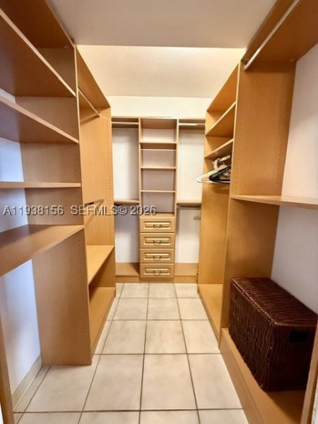 Alquiler de apartamento en Triton Towers 1114