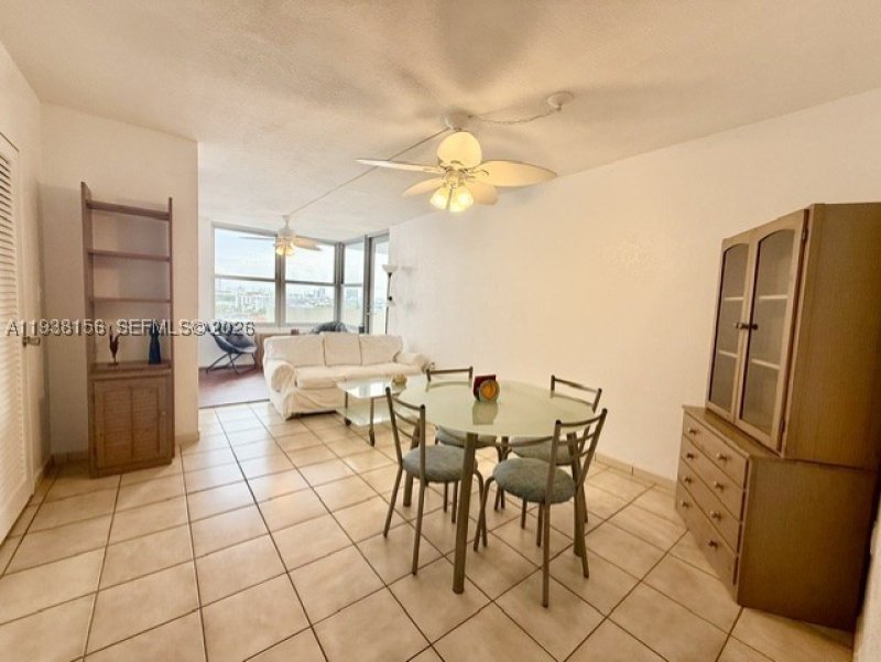 Alquiler de apartamento en Triton Towers 1114