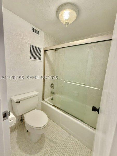 Alquiler de apartamento en Triton Towers 1114