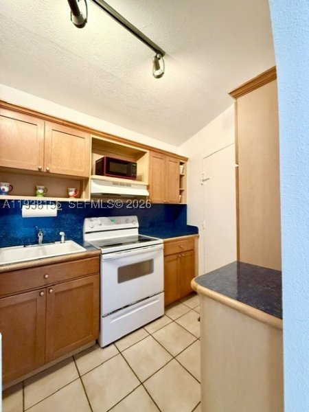 Alquiler de apartamento en Triton Towers 1114