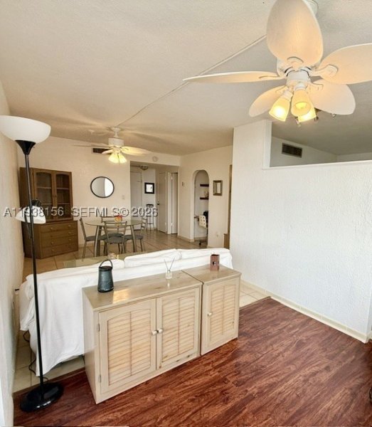 Alquiler de apartamento en Triton Towers 1114