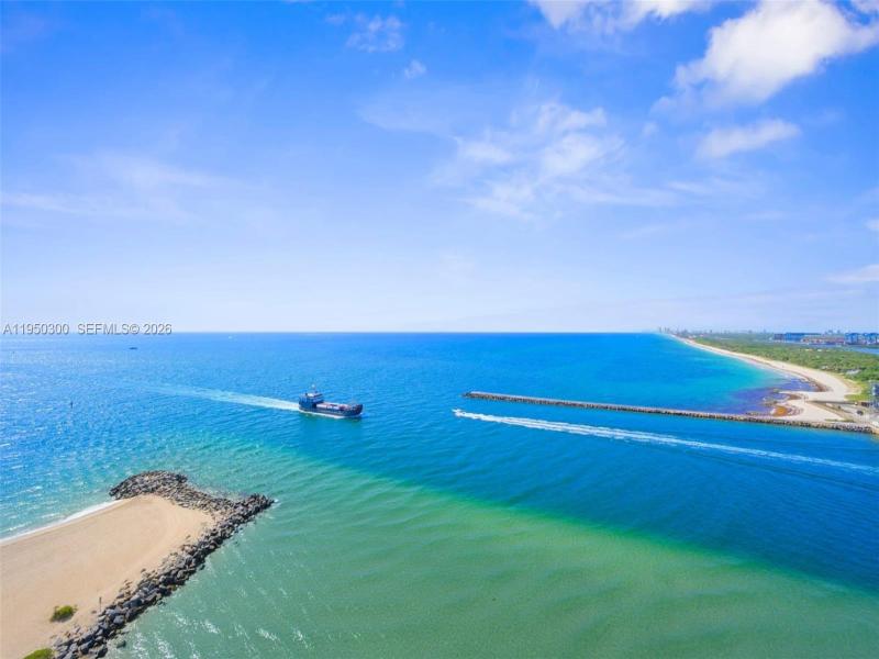 Condo for sale at Point of Americas 2204