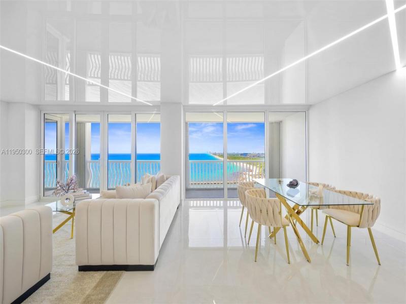 Condo for sale at Point of Americas 2204