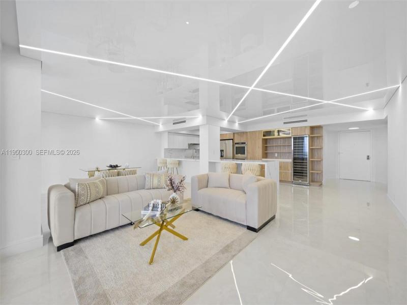 Condo for sale at Point of Americas 2204