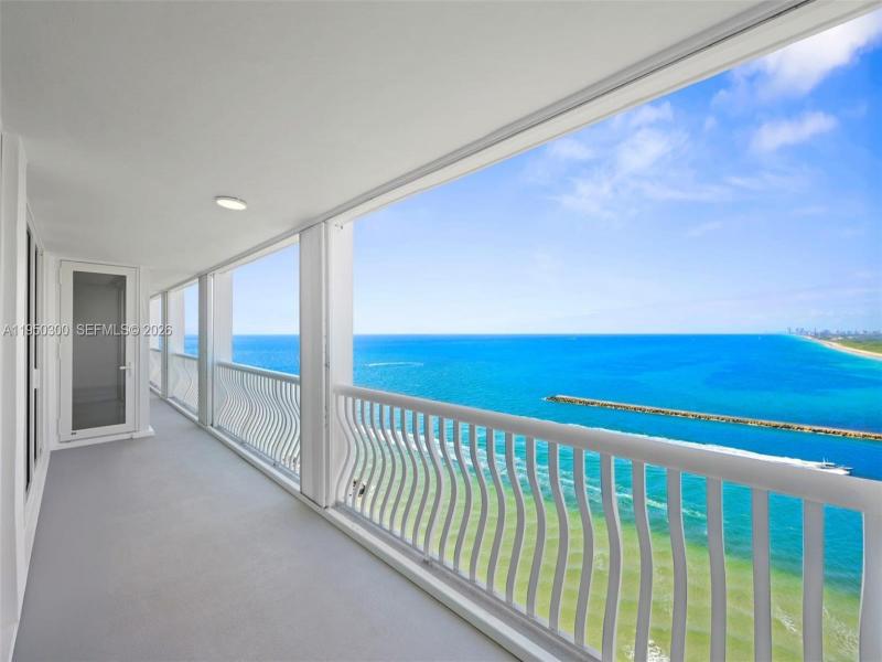Condo for sale at Point of Americas 2204