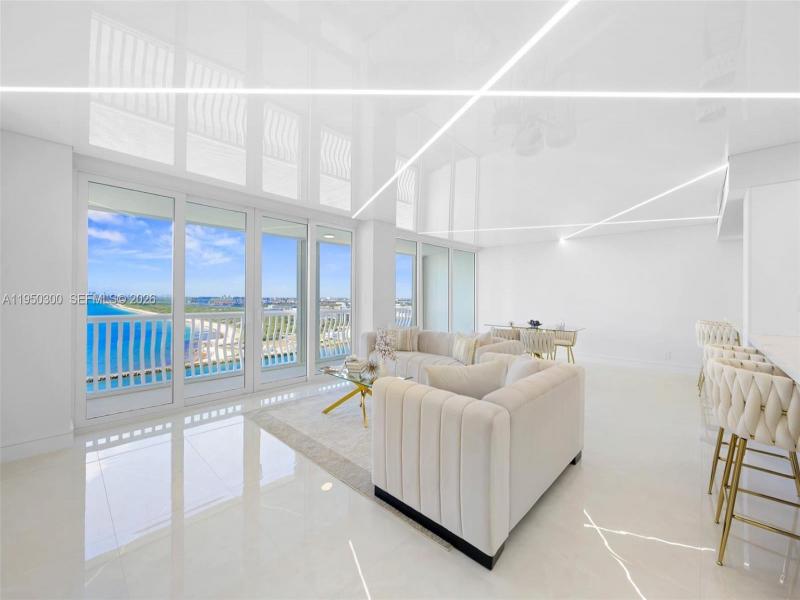 Condo for sale at Point of Americas 2204