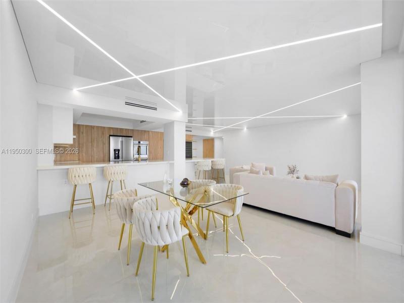 Condo for sale at Point of Americas 2204