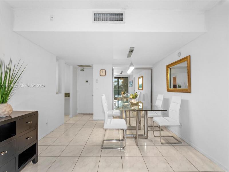 Comprar apartamento no Coronado I 532
