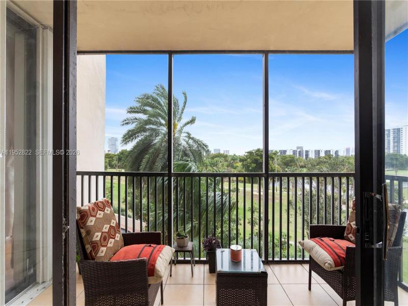 Comprar apartamento no Coronado I 532