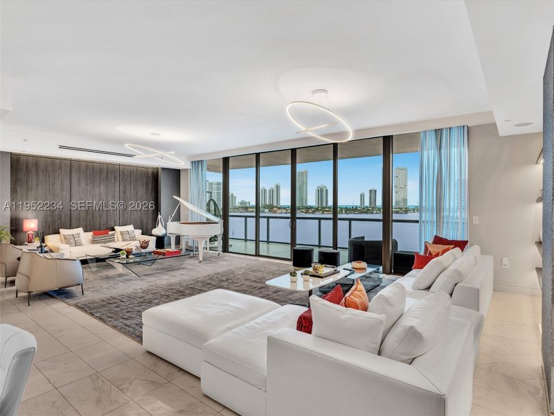 Condo for sale at Echo Aventura 718