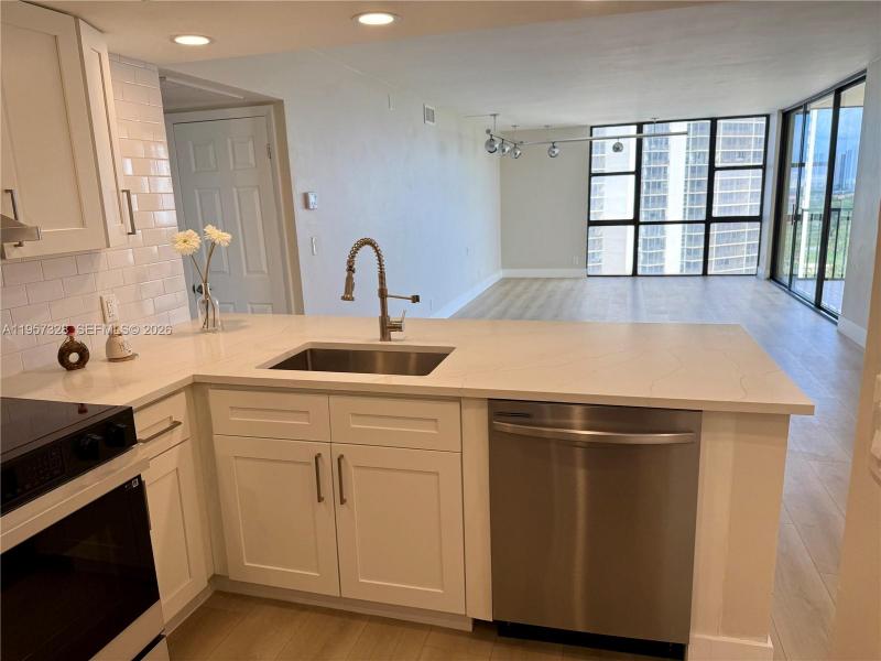 Coronado I Apt #1203