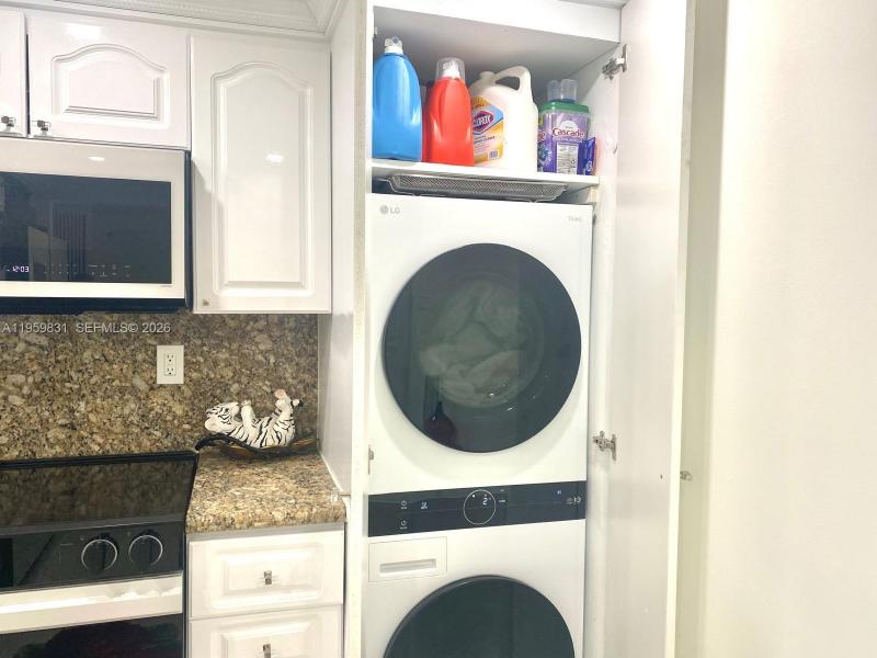 Condo for sale at Winston Towers 403