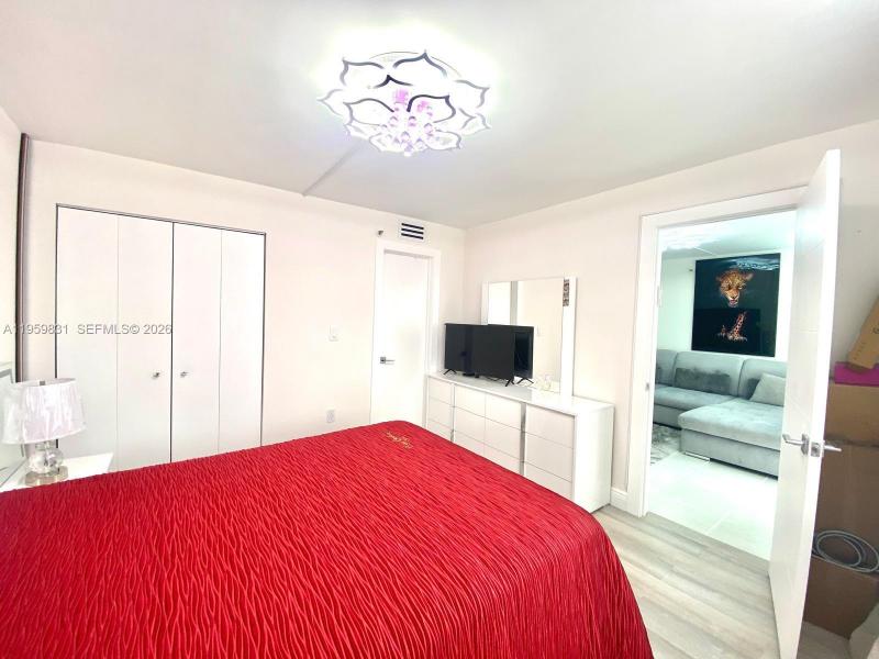 Condo for sale at Winston Towers 403