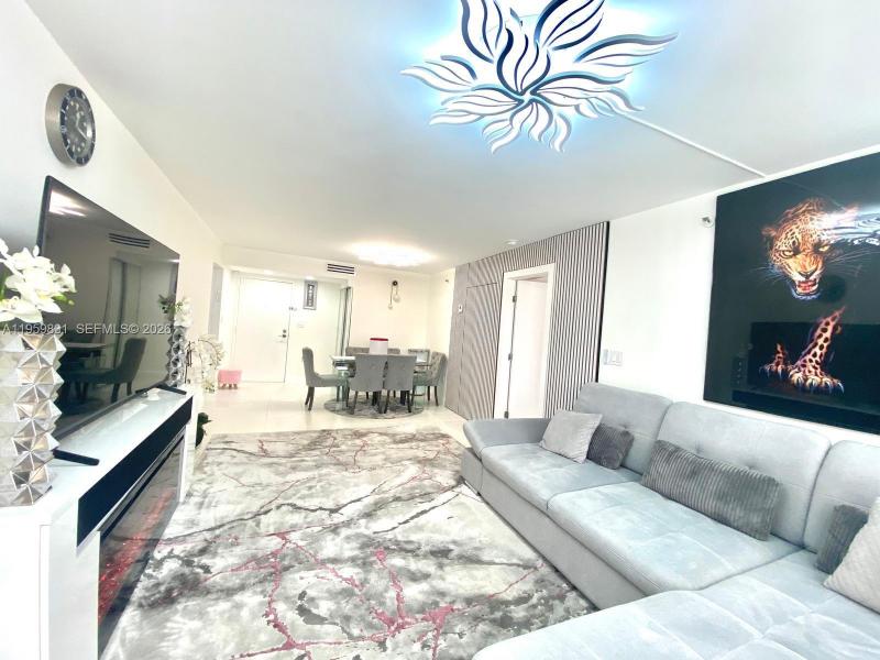 Condo for sale at Winston Towers 403