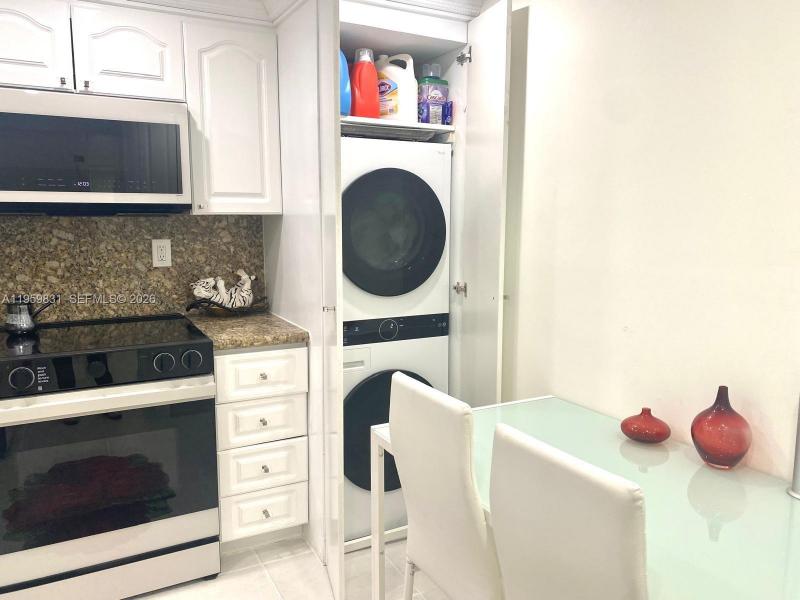 Condo for sale at Winston Towers 403