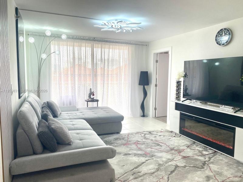 Condo for sale at Winston Towers 403