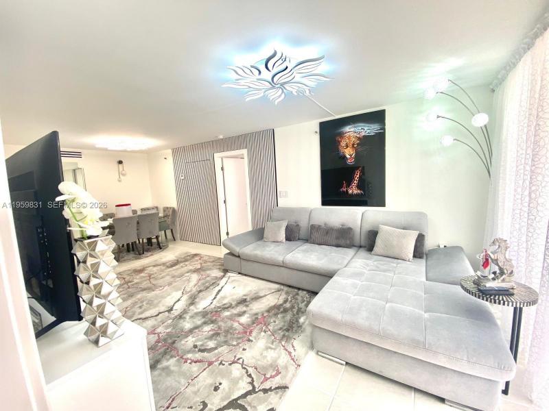 Condo for sale at Winston Towers 403
