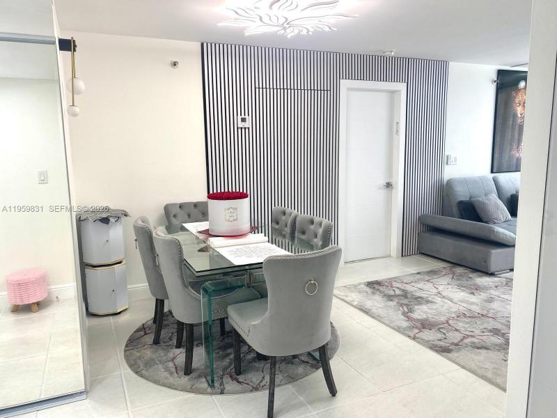 Condo for sale at Winston Towers 403