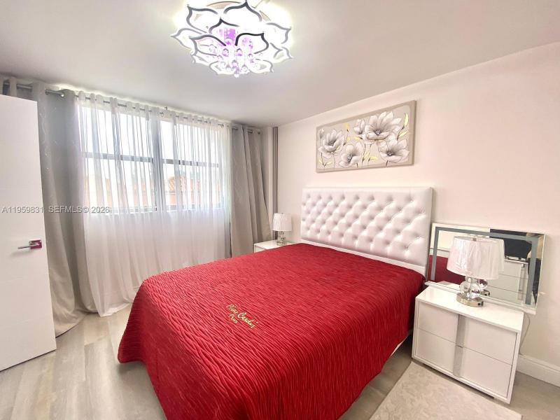 Condo for sale at Winston Towers 403