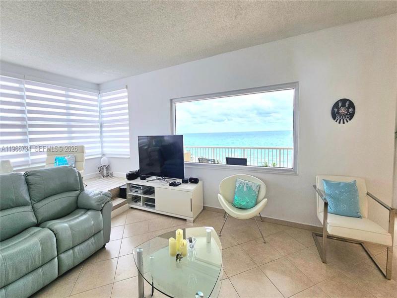 Condo for sale at The Hemispheres 7F