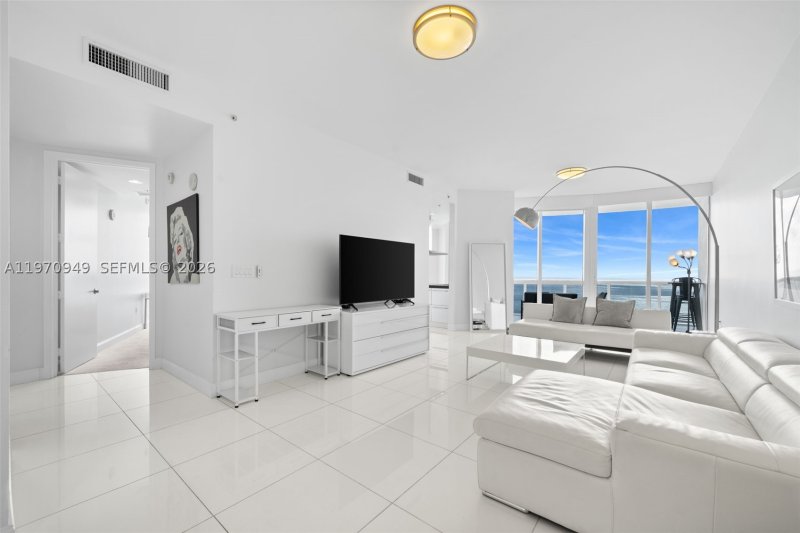 Condo for sale at Trump Royale 4709