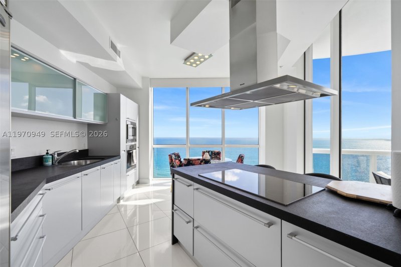 Condo for sale at Trump Royale 4709