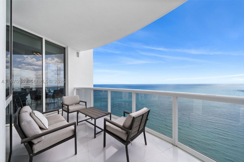 Condo for sale at Trump Royale 4709